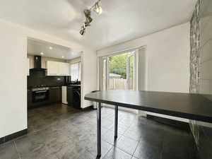 Kitchen/ Diner - click for photo gallery